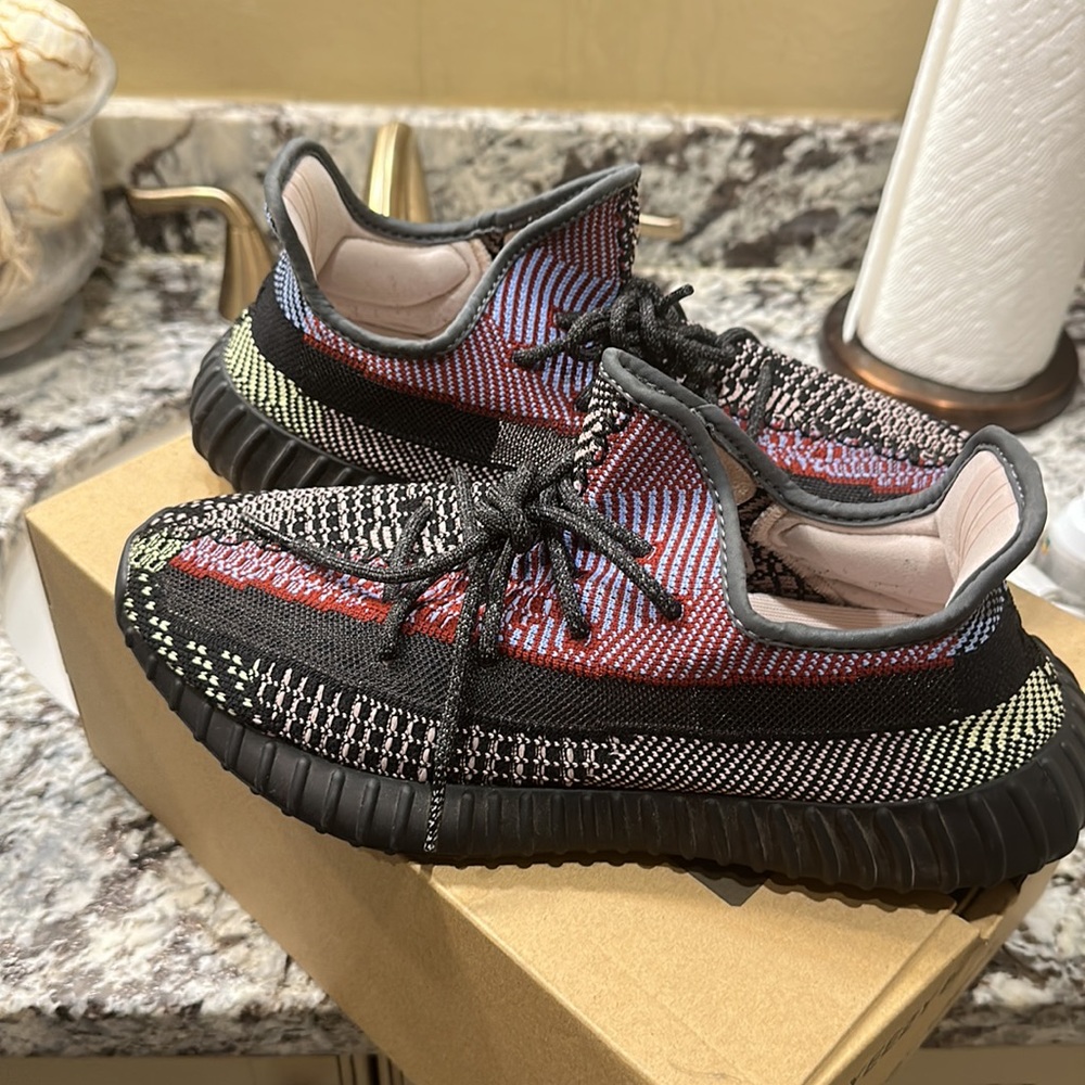 Authentic Yeezy boost 350 yechei.